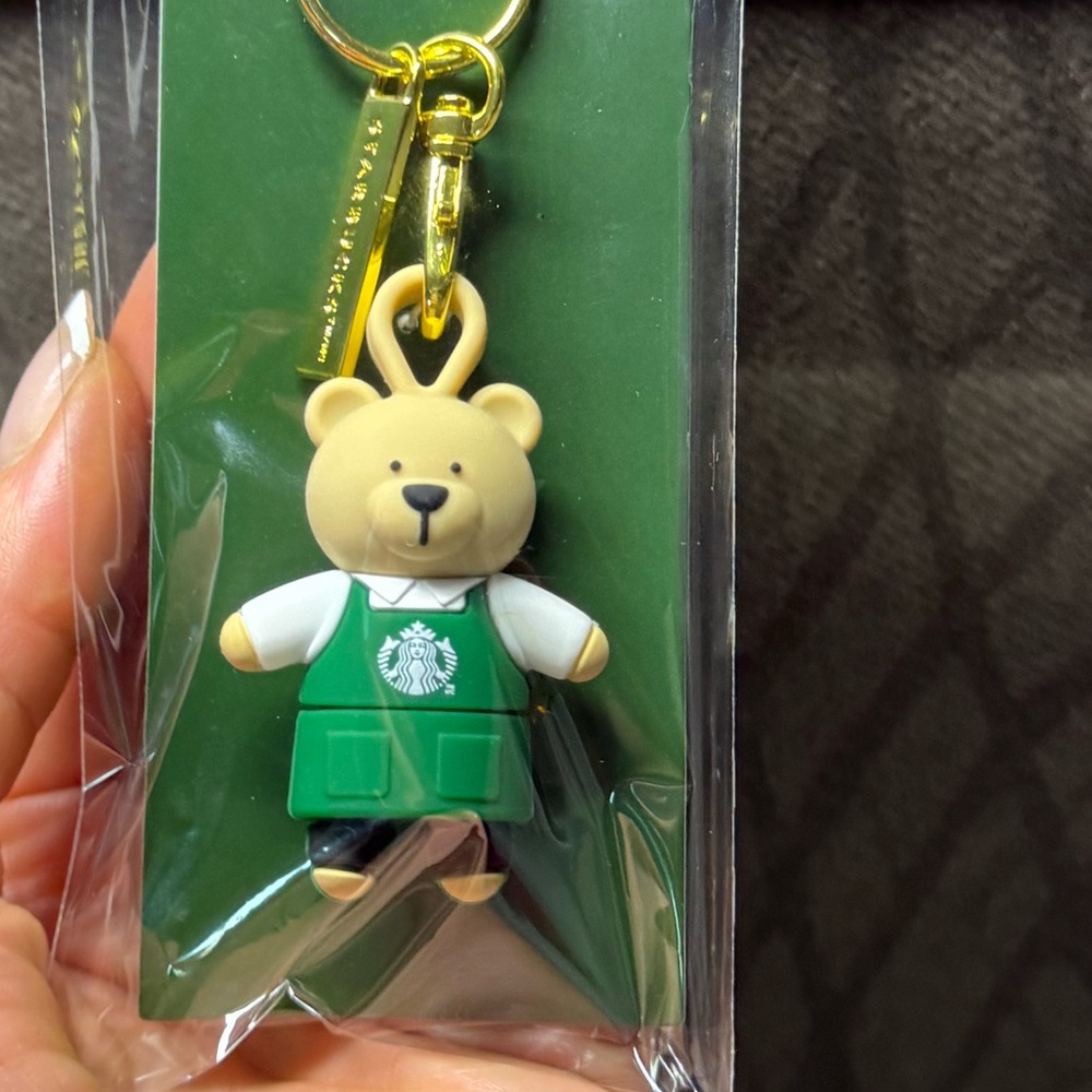 NWT Starbucks Green Apron Bearista Bear Reusable Hot Cup Lid Stopper Keychain